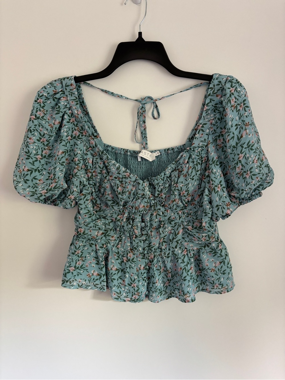 Astr the Label NWOT Claremont Floral Blue Puff-Sleeve Peplum Top Cropped - Picture 5 of 6